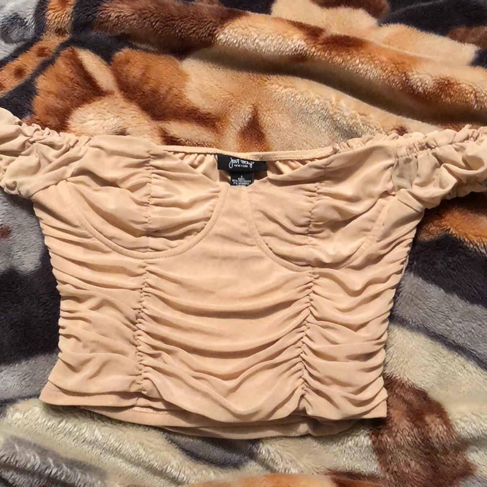 size- L but fits like a M Color-Cream
